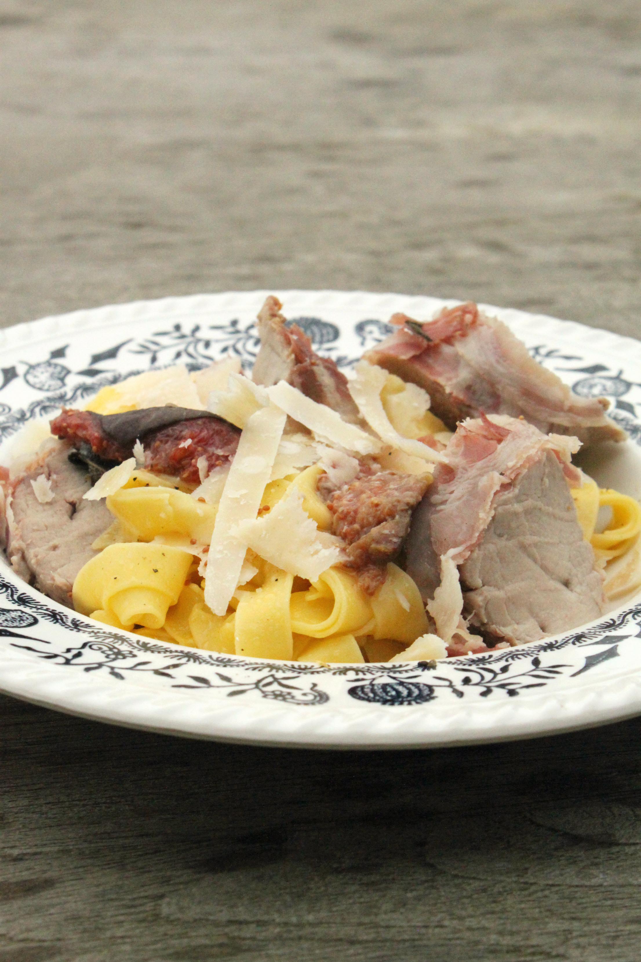 Filet pur de porc, pancetta, figue et sauge en papillote FouettMagic